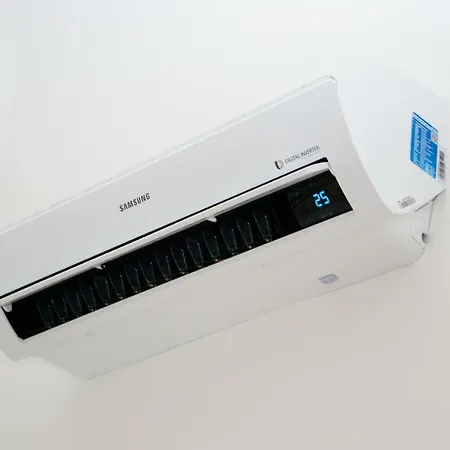 Sunny Aircon In The Centre Of