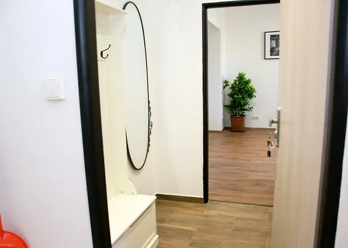 Sunny Aircon In The Centre Of Slany