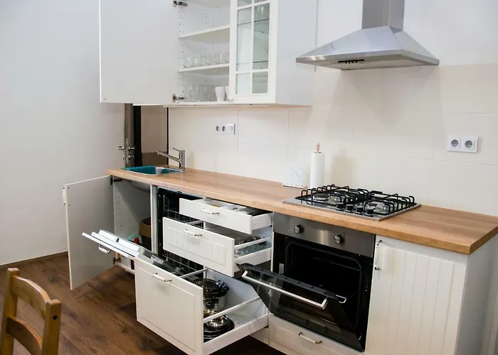 Sunny Aircon In The Centre Of Slany